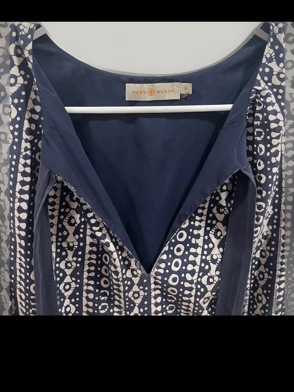 Tory Burch Tanya Silk Blouse Size 10 Navy Blue/White Printed Geometric Tie Neck